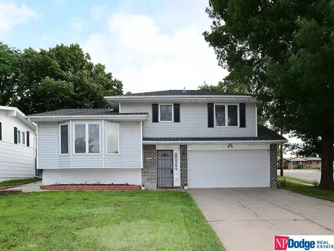 9556 Corby St, Omaha, NE 68134