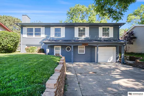 9382 N St, Omaha, NE 68127