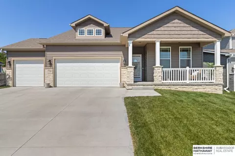 7366 S 185th St, Omaha, NE 68136
