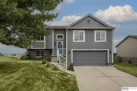 18055 Margo St, Omaha, NE 68136