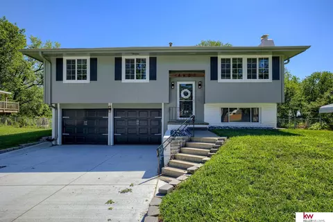 4607 Schroeder Dr, Omaha, NE 68157