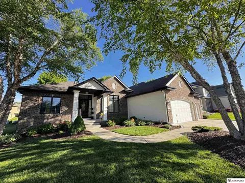 10152 Olive St, La Vista, NE 68128