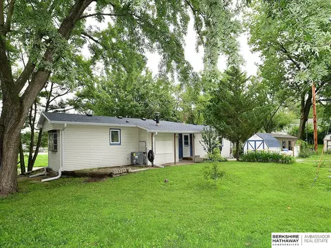 8304 Shelby Ct, Plattsmouth, NE 68048