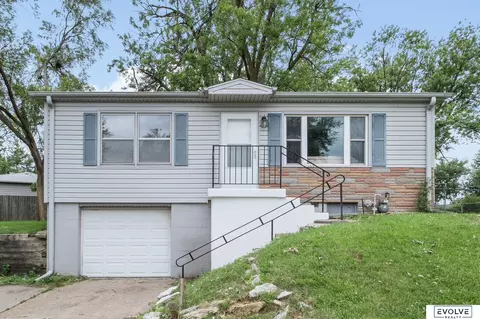 7224 Chandler Hills Dr, Bellevue, NE 68147