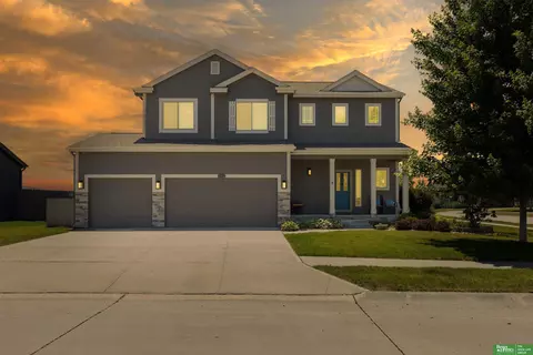 1927 Mesa St, Bellevue, NE 68123