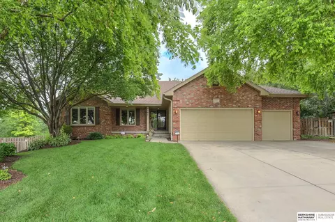 416 Elk Ridge Dr, Papillion, NE 68046