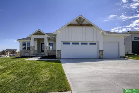 21009 Atwood Ave, Elkhorn, NE 68022