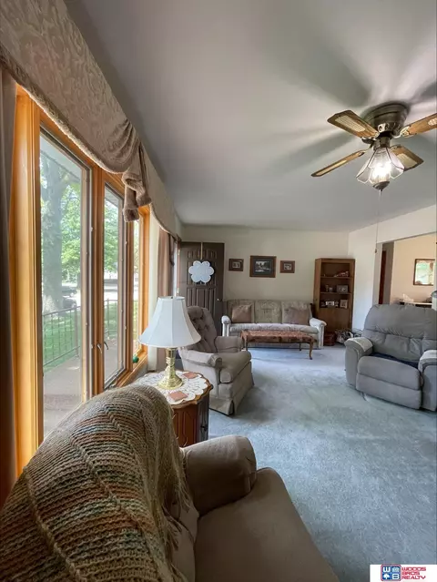 1610 Jefferson St, Beatrice, NE 68310 photo 2