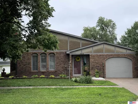 1916 11th St, Columbus, NE 68601