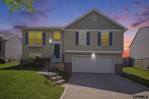 1718 N 206th St, Elkhorn, NE 68022