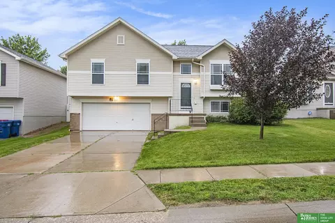 8702 N 155th St, Bennington, NE 68007