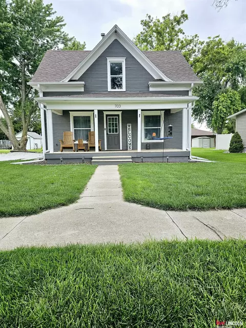 703 S Saunders Ave, Sutton, NE 68979