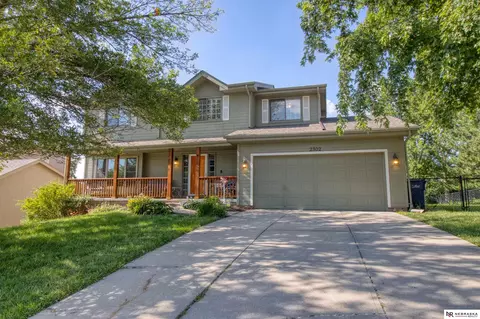 2302 Greenwald St, Bellevue, NE 68123