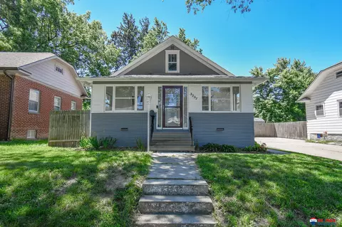 3237 C St, Lincoln, NE 68510