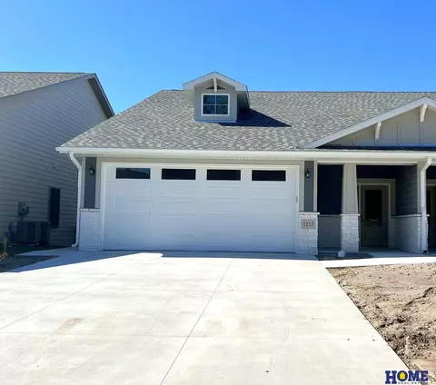 1153 N 12th St, Seward, NE 68434