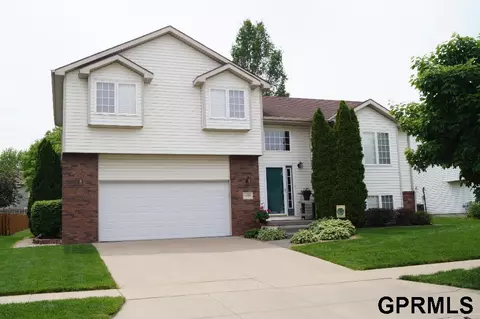 5439 NW 4th St, Lincoln, NE 68521