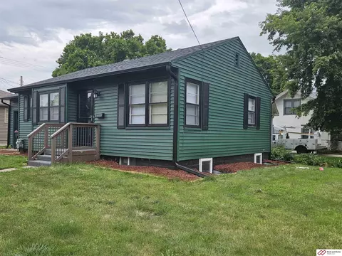 431 N 13th St, Beatrice, NE 68310 photo 2