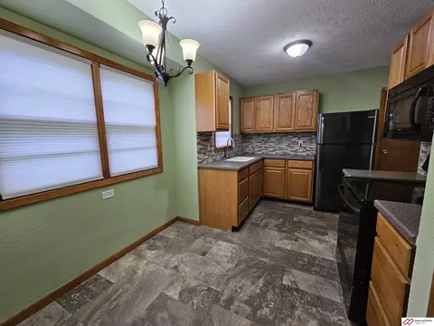 431 N 13th St, Beatrice, NE 68310 photo 5