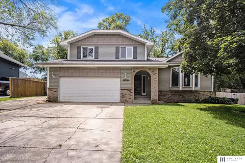 4913 Red Rock Ave, Omaha, NE 68157