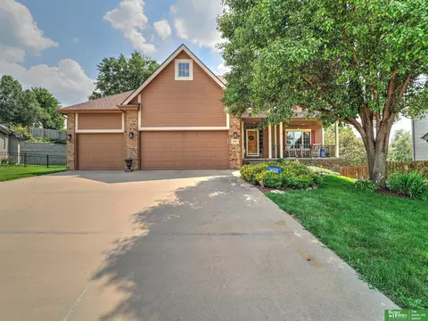 9941 Brentwood Ct, La Vista, NE 68128