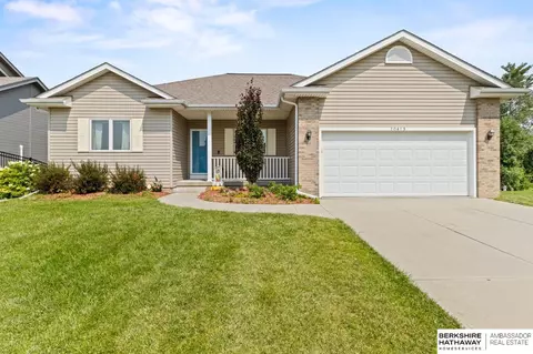 10413 Rosewater Pkwy, Bennington, NE 68007