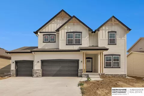 18466 Palisades Dr, Omaha, NE 68136