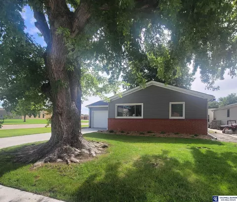 1528 N Blackburn Ave, York, NE 68467