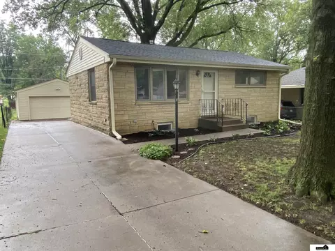 2228 S 58 St, Lincoln, NE 68506