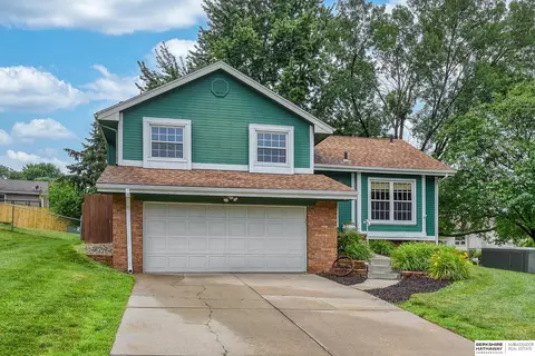 5822 N 127th St, Omaha, NE 68164