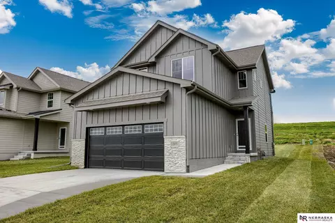 15975 Kempten Creek Dr, Bennington, NE 68007
