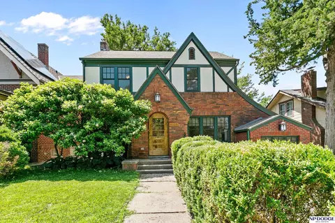 6025 Pacific St, Omaha, NE 68106