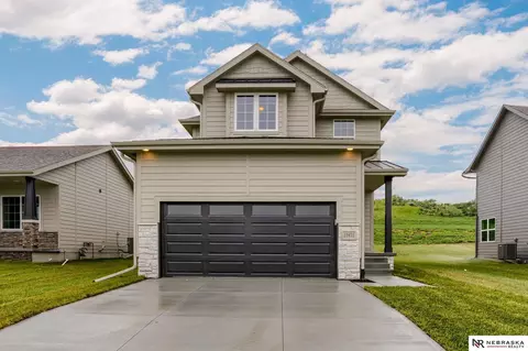 15971 Kempten Creek Dr, Bennington, NE 68007
