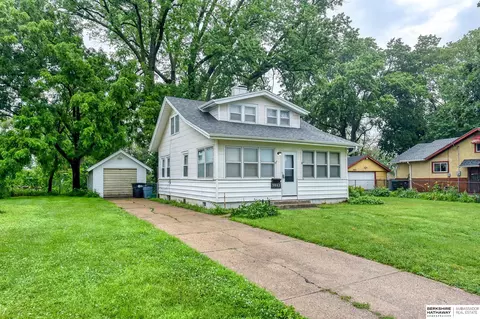 3802 N 53rd St, Omaha, NE 68104