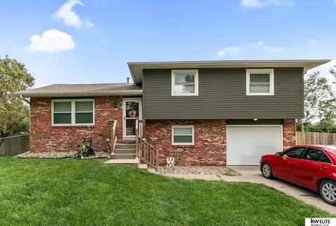 2301 Greensboro Ave, Bellevue, NE 68005