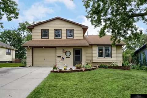 1401 Sunbury Dr, Bellevue, NE 68005
