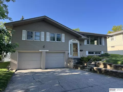 9253 Ruggles St, Omaha, NE 68134