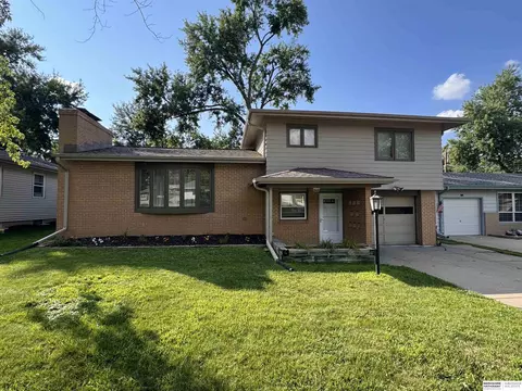 8222 Ralston Ave, Ralston, NE 68127
