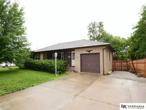 109 Lawton Ter, Council Bluffs, IA 51503