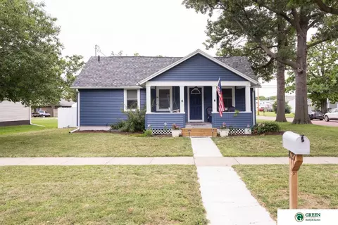 827 N Burlington Ave, York, NE 68467