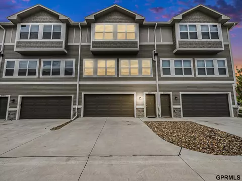 20854 T Plz, Elkhorn, NE 68022