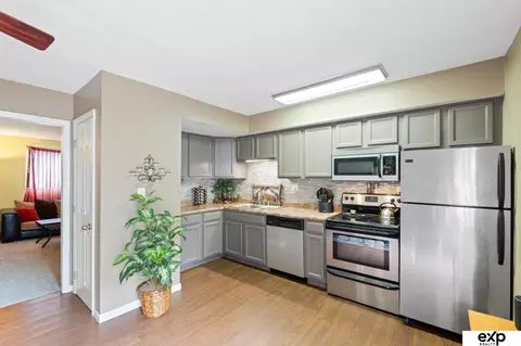1805 Winnie Dr #4, Bellevue, NE 68005