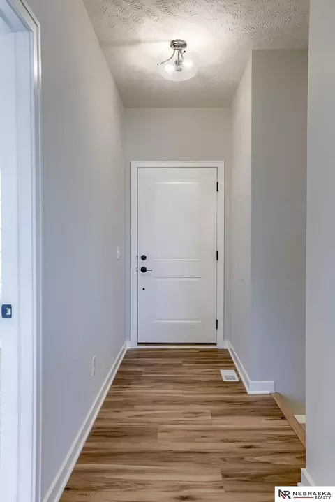 17618 Hanover St, Bennington, NE 68007 photo 2