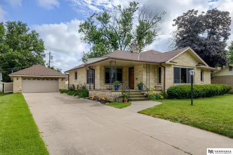 131 E 3rd St, Wahoo, NE 68066 photo 2