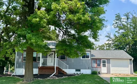 6350 Seward St, Omaha, NE 68104