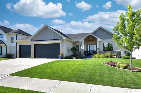 17014 Isabella St, Bennington, NE 68007