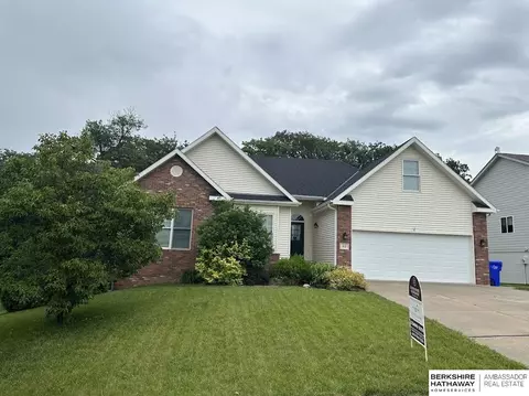812 Southridge Dr, Louisville, NE 68037