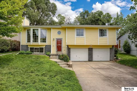 8823 N 81st Ave, Omaha, NE 68122