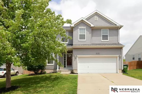 908 Summit Ridge Dr, Papillion, NE 68046