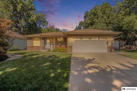 3911 Paxton Dr, Lincoln, NE 68521