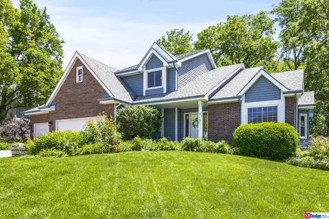 513 Quail Ridge Rd, Papillion, NE 68046